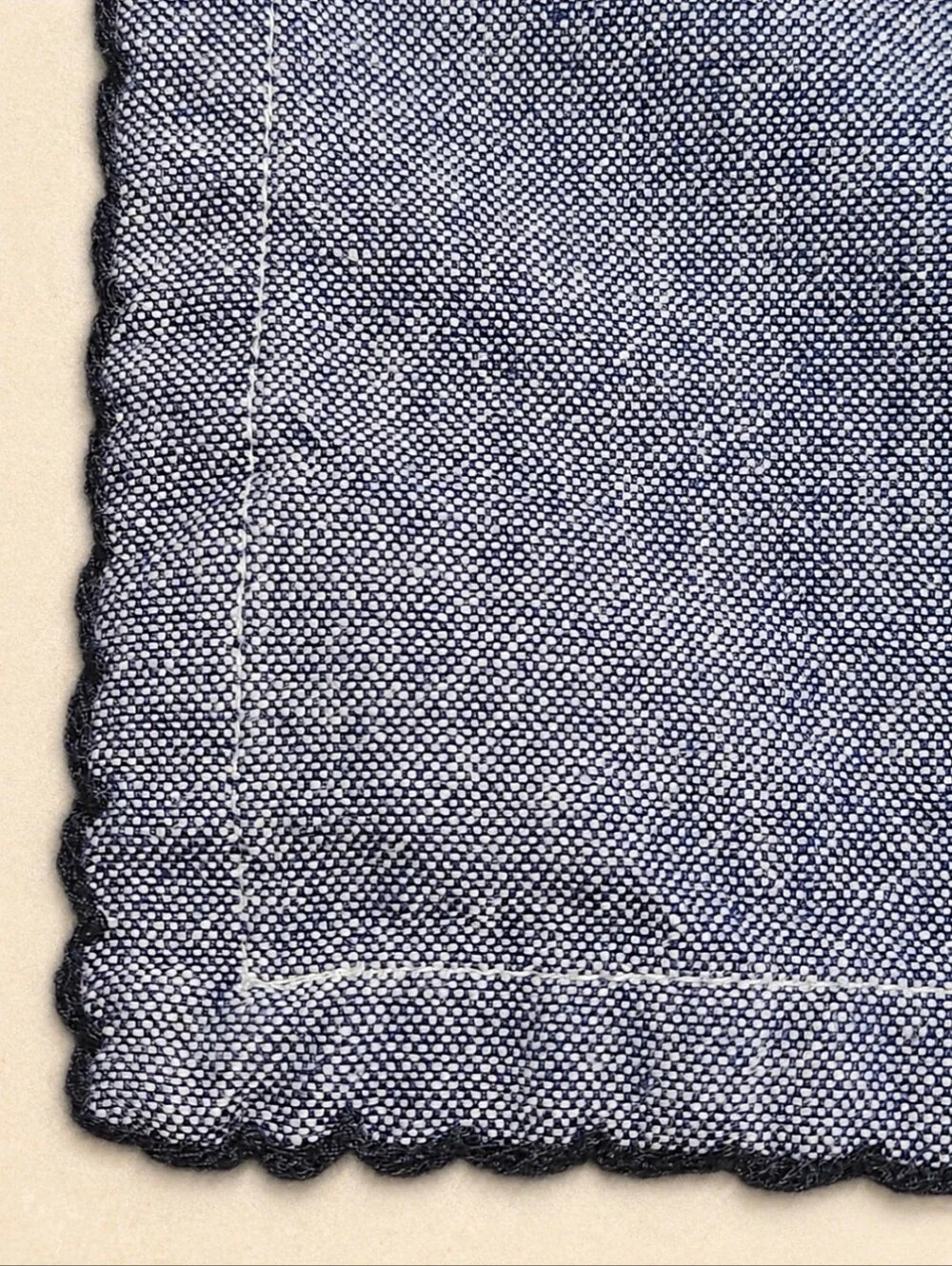 Pier 1 Blue Chambray Dinner Napkins Navy Scallop Trim Set of 4